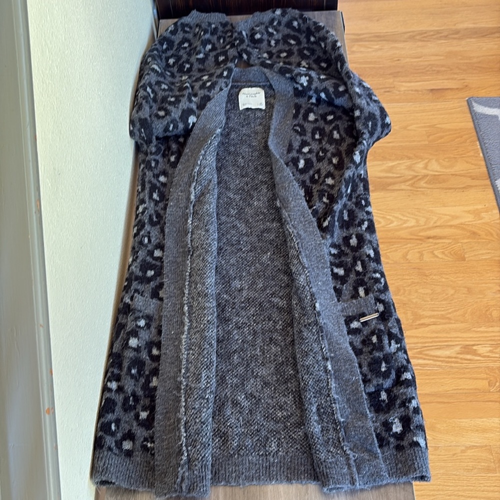 Abercrombie & Fitch Gray & Black Leopard Print Cardigan Size XS - Picture 11 of 16